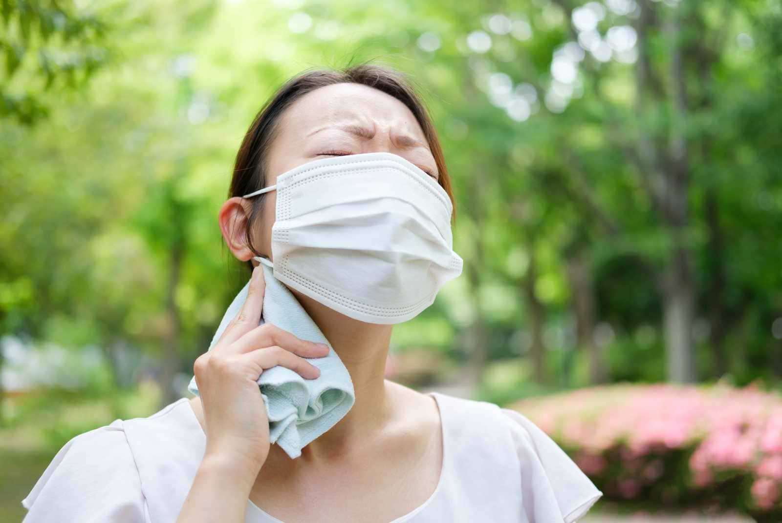 高溫天氣里，應(yīng)如何選擇口罩